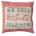 cojin-cuadrado-con-diseno-coca-cola